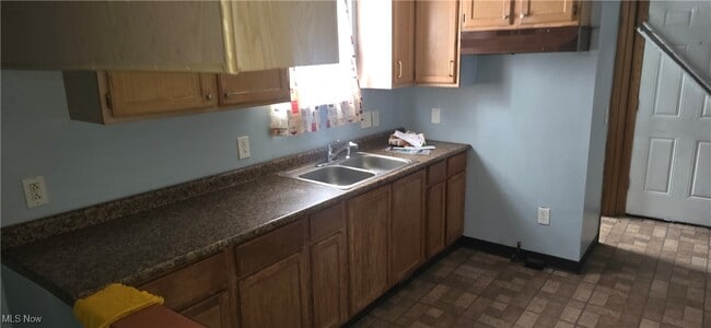 Building Photo - 3224 E 117th St