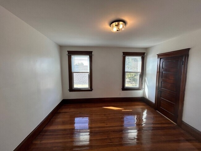 Building Photo - 31 Chrome St