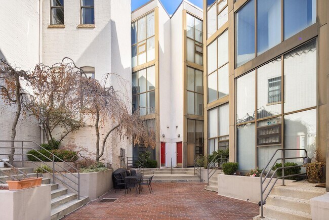 Building Photo - 222 Clinton St