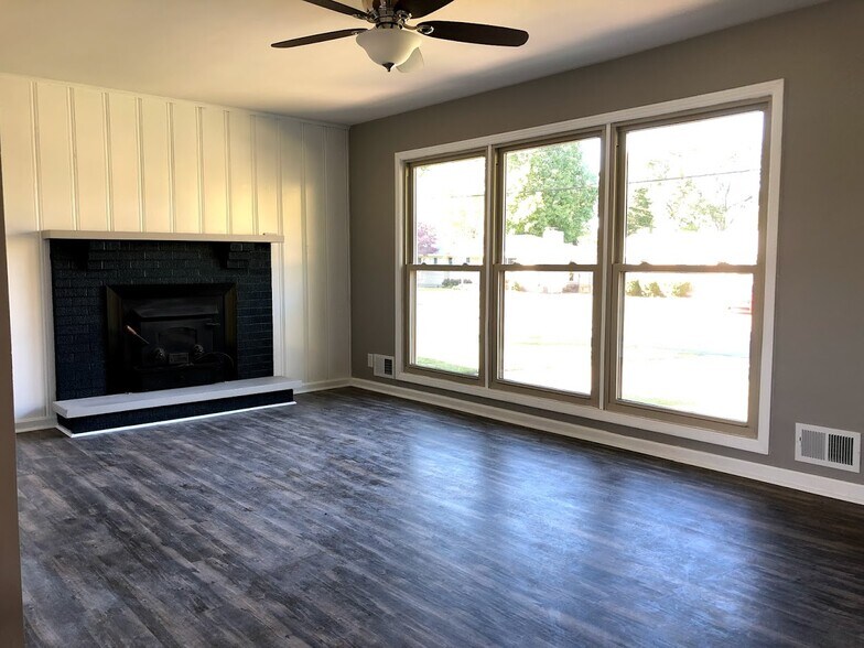 Living room - 7306 Tangelo Dr