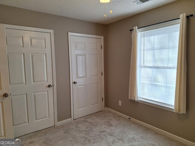 Building Photo - 41 Sandstone Ln