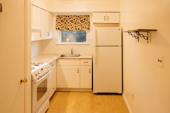 Building Photo - 1304 Normandy Ct