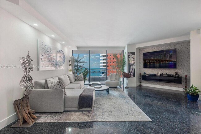 Building Photo - 1581 Brickell Ave