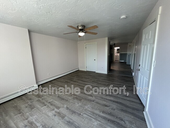 Building Photo - 16 Carlstad St