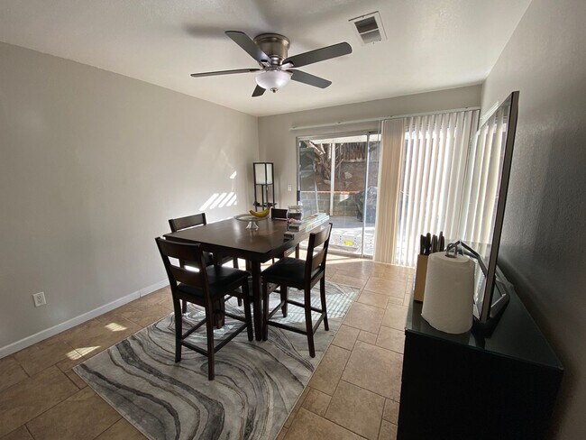 Building Photo - Gorgeous 5+3 On Cul-De-Sac