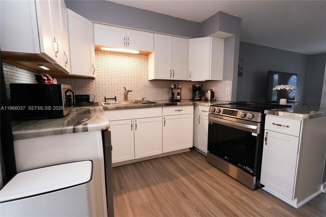 Building Photo - 742 Granada St