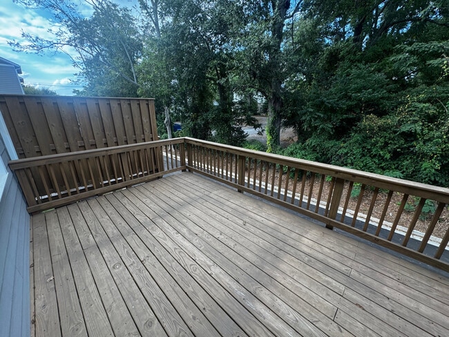 Building Photo - Room in Townhome on Chestnut Trce