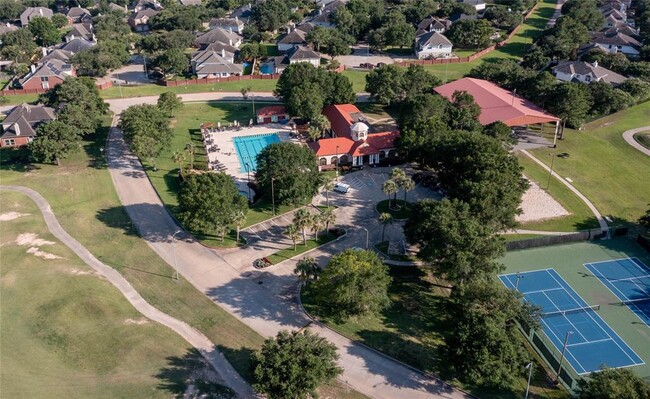 Building Photo - 16422 Red Crest Dr