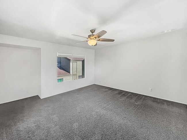 Building Photo - 3312 Caminito Eastbluff