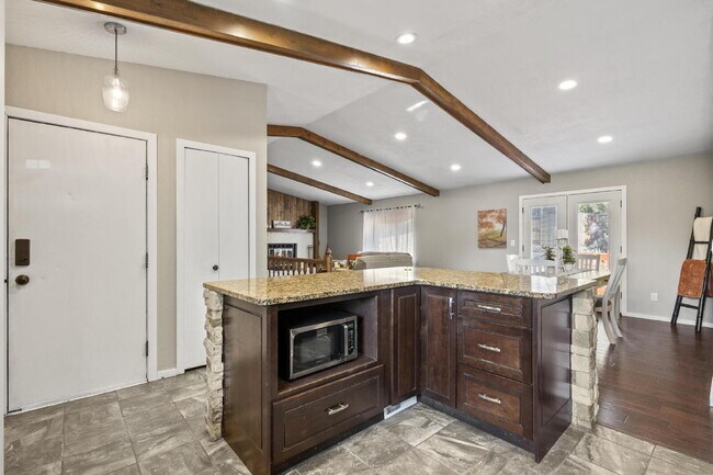 Building Photo - "Spacious 5-Bedroom Haven with 3 Full Bath...