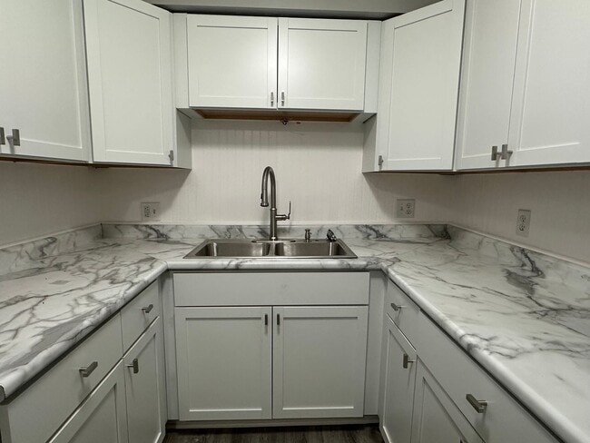 Building Photo - 761 Englewood Ave