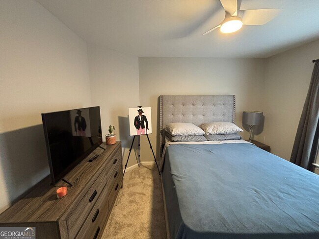 Building Photo - 518 Tulip Ln