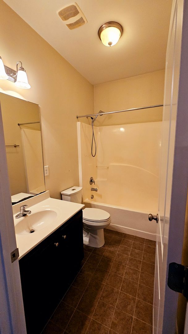 Building Photo - 3BR 2 BA Maple Hill