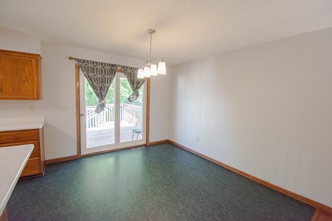 Building Photo - NW Rochester Split-Level with Vaulted Ceilings & Detached 2-Car Garage