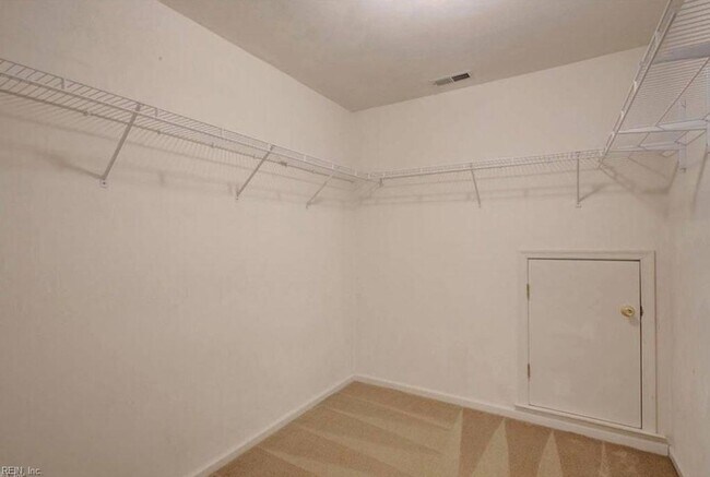 Building Photo - 141 Baker Farm Dr