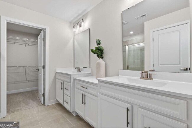 Building Photo - 325 Enchanted Ct
