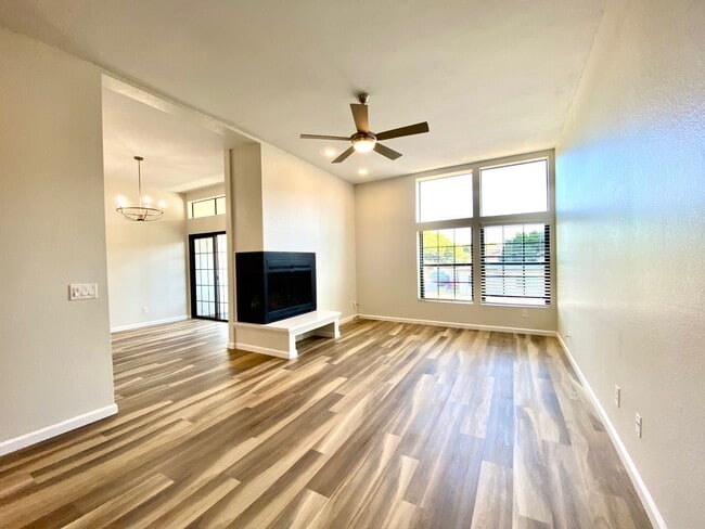 Building Photo - 270 Dahlia Ave