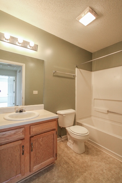 Bathroom - Wyngrove Apartments