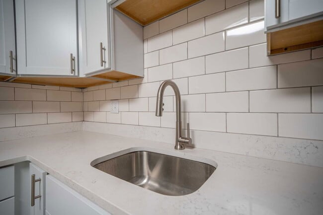 Building Photo - 1236 Indianola Ave