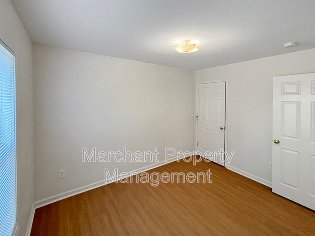 Building Photo - 335 Woodlark St