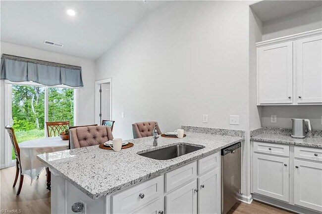 Building Photo - Earn Wealth While Leasing - Like a Homeown...