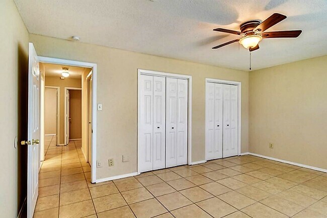 Building Photo - 6907 Tara Dr