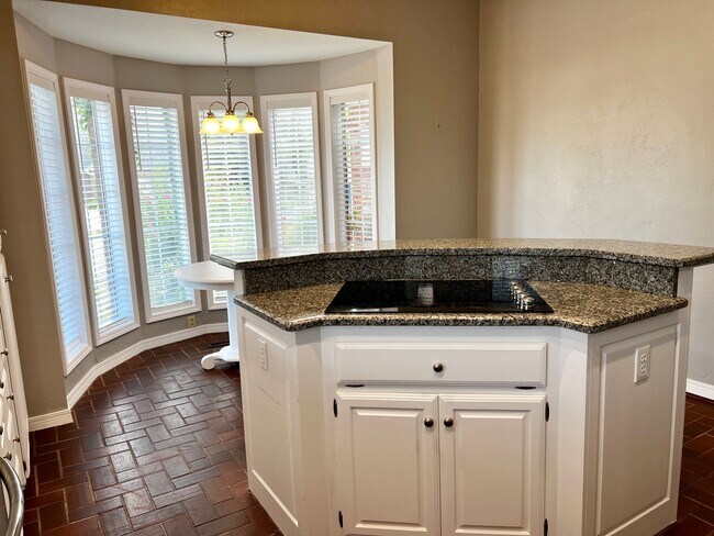 Building Photo - 3801 Tudor Cir