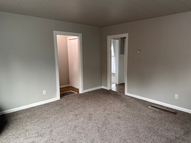 Building Photo - 256 4th St