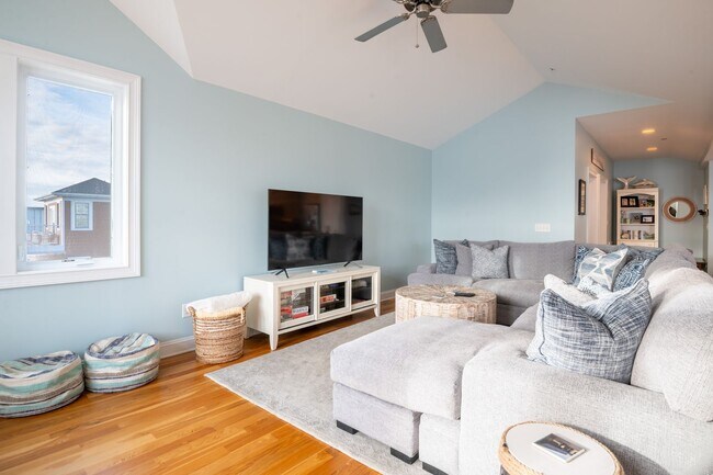Building Photo - Fresh and Salty @ 608 Carolina Beach Ave. S. #202