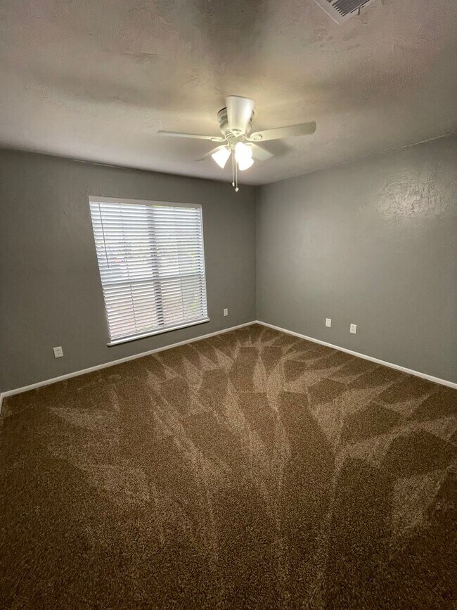 Building Photo - 2BED/2BATH DOWNSTAIRS NEAR GOV SQ