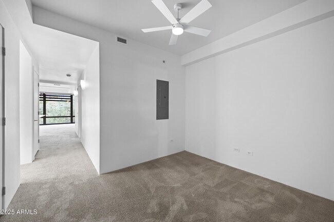 Building Photo - 7137 E Rancho Vista Dr