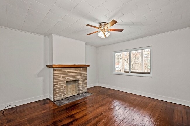 Building Photo - AVAILABLE MAY 1ST!! STUNNING 3 BEDROOM, MUST SEE!