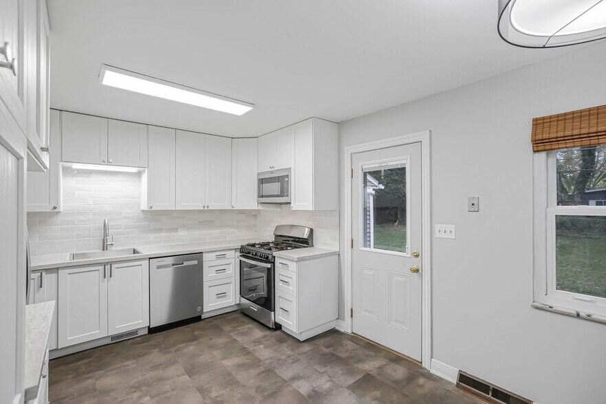 Building Photo - 1062 Oberlin Dr