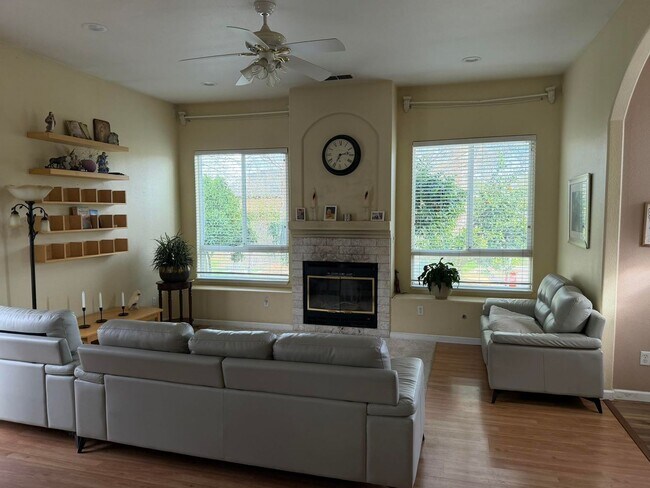 Building Photo - 5511 San Francisco Blvd