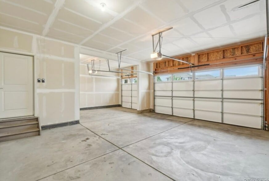 Building Photo - 594 Fall River Ct