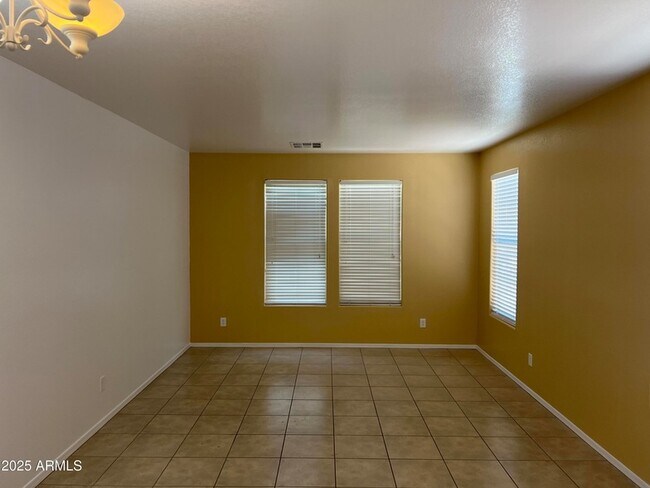 Building Photo - 3915 E Morelos St