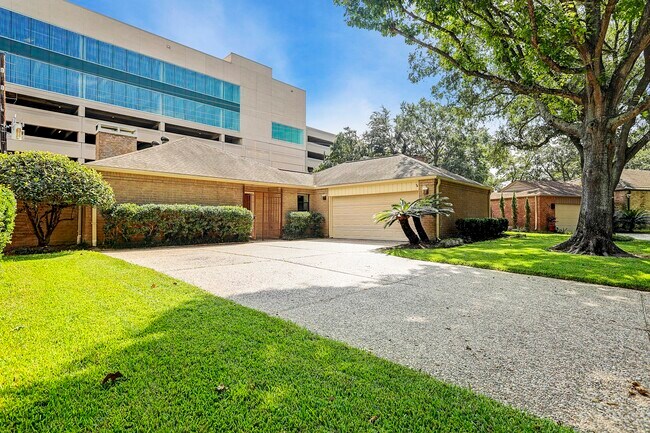Building Photo - 15614 Whitewater Ln