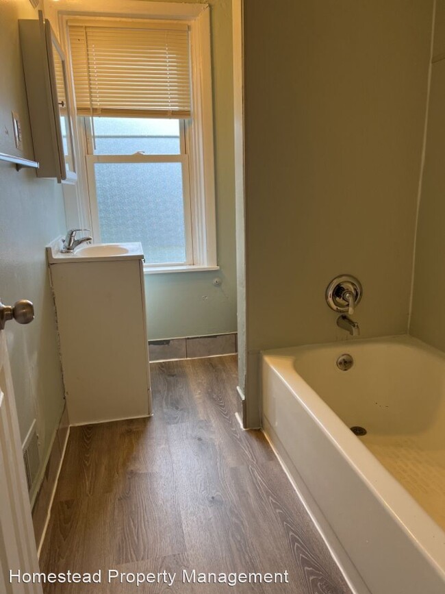 Building Photo - 3 br, 1.5 bath House - 928 Saville Ave