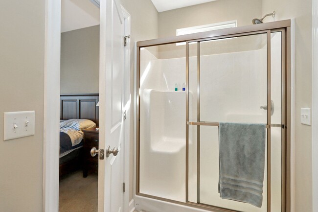 Building Photo - Low Maintenance Condo Living