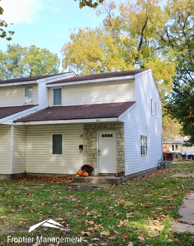 Primary Photo - 614/616 Thurston