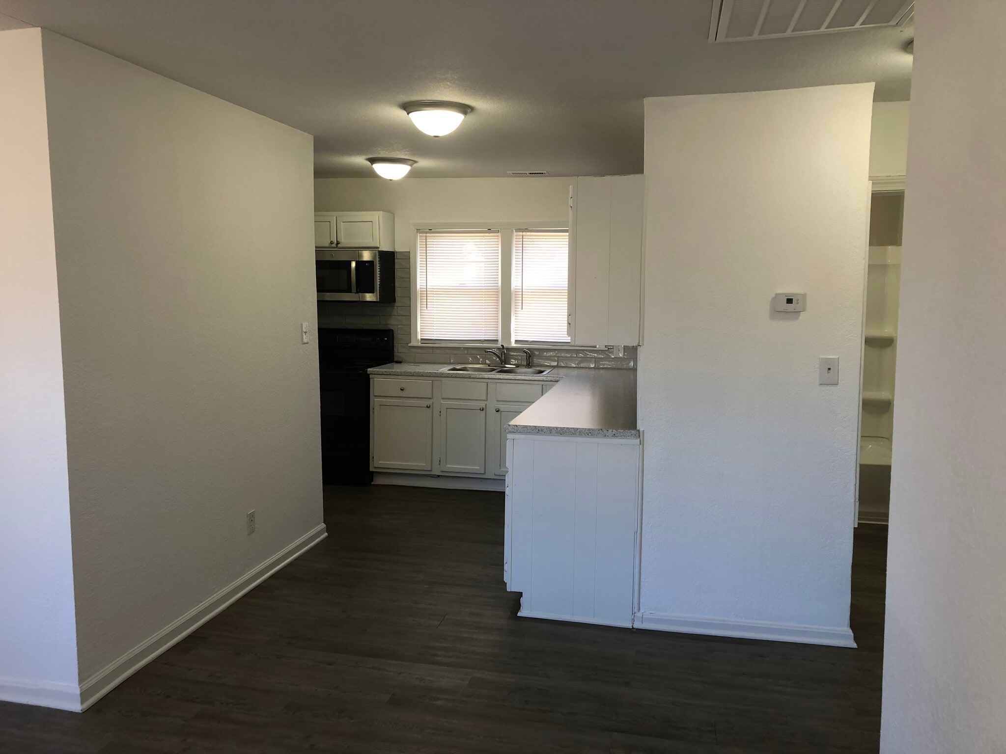 Building Photo - 1928 N Hood St