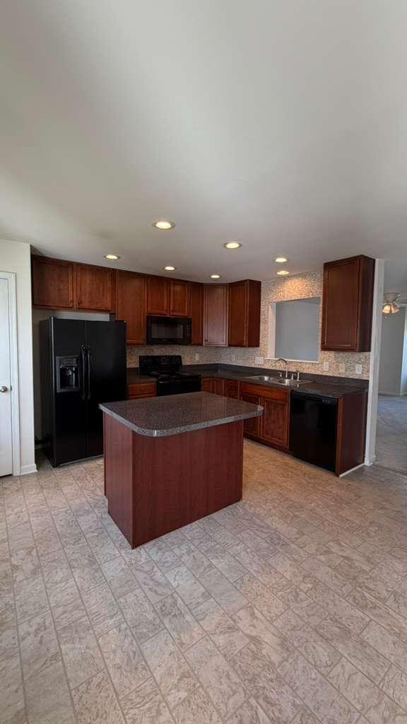 Building Photo - 38 Lombard Ln