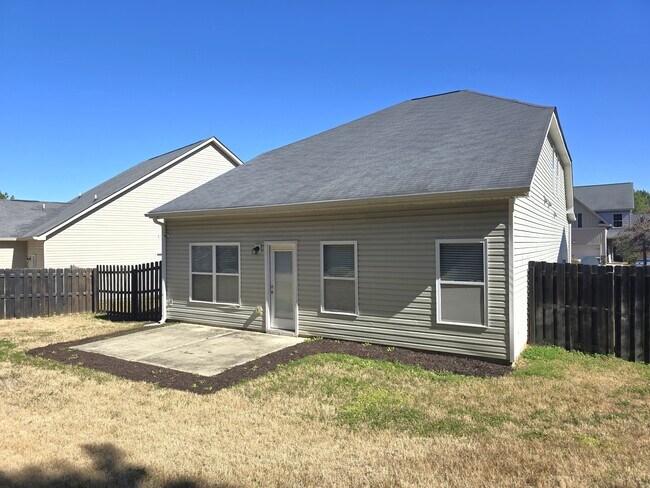 Building Photo - 215 Claudia Dr