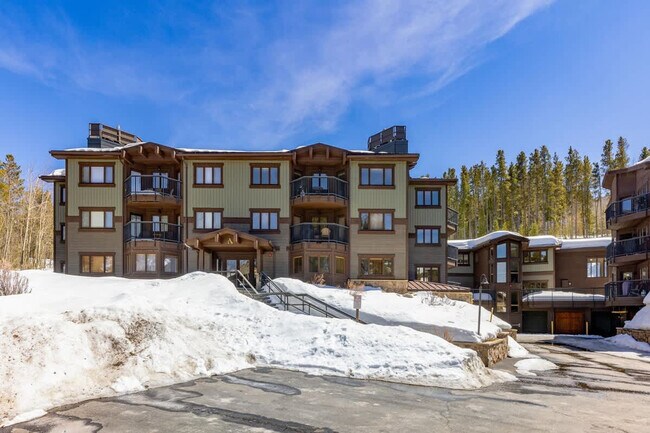 Building Photo - 290 Broken Lance Dr