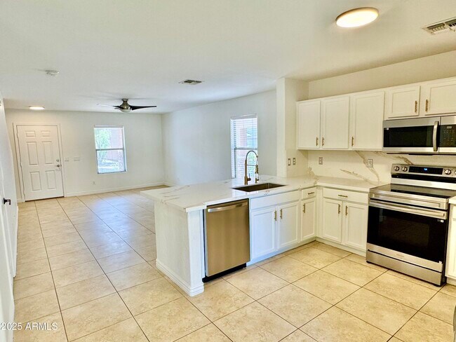 Building Photo - 2436 E Meadow Creek Way