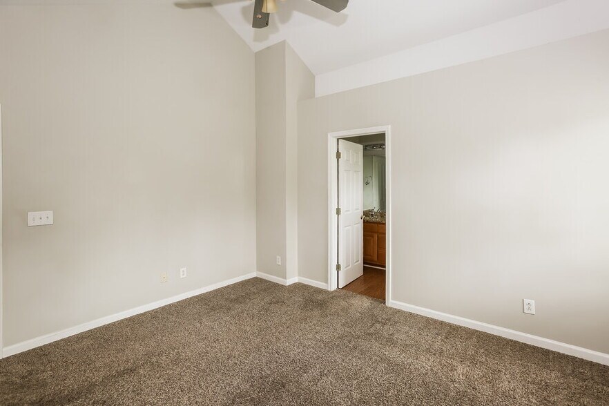 Building Photo - 9004 Mapledale Ct