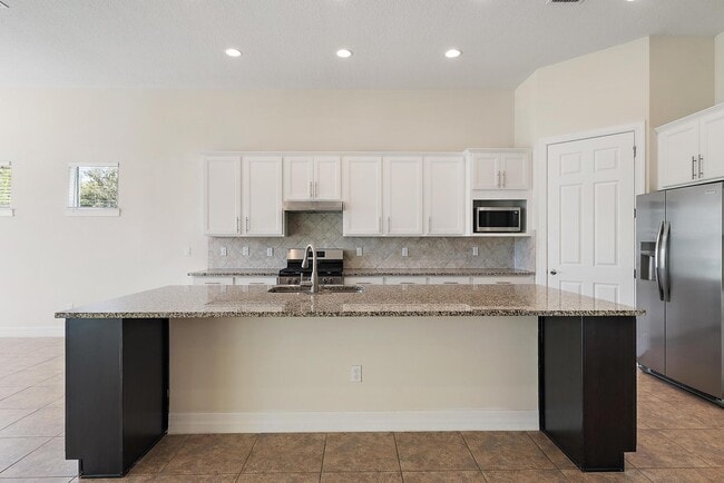 Building Photo - 127 Shores Pointe Dr