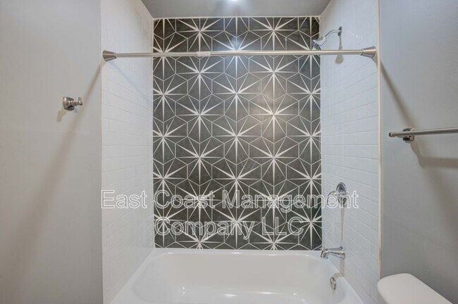 Building Photo - 2619 Loyola Northway