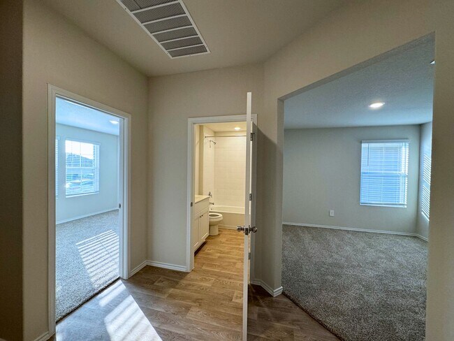 Building Photo - 4 BR + STUDY/ 3 BA in Seguin - 2042 SF One...