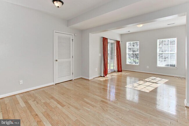 Building Photo - 5054 Grimm Dr